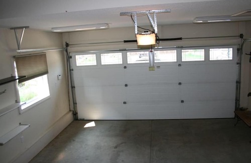 West Edmonton Casa | Entire Home AC 4Beds Sleeps 8 Double Garage Near WEM Free Wifi & Netflix