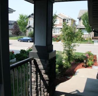 West Edmonton Casa | Entire Home AC 4Beds Sleeps 8 Double Garage Near WEM Free Wifi & Netflix