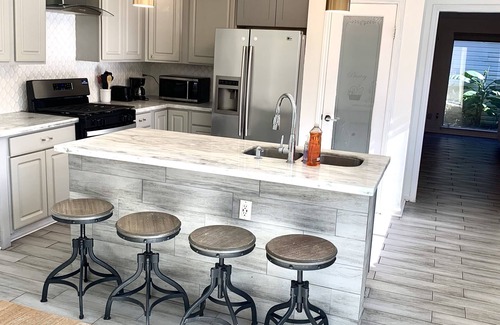 George Bush Park/Eldridge Casa | Entire Home , Beautiful Cozy Home Located In Asian Town , South West Houston .