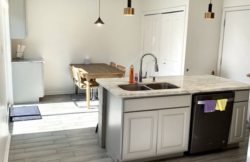 George Bush Park/Eldridge Casa | Entire Home , Beautiful Cozy Home Located In Asian Town , South West Houston .