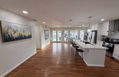 Grantville Casa | Entire home, Heated Pool, Free Parking, WiFi, Family Neighborhood!