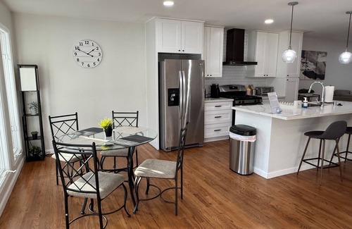 Grantville Casa | Entire home, Heated Pool, Free Parking, WiFi, Family Neighborhood!