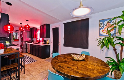 Palm Springs Casa | Entire home hosted by Sam 6 guests3 bedrooms3 beds1 bath