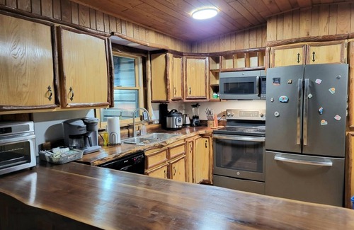 White Cabina | Entire home in Champion PA