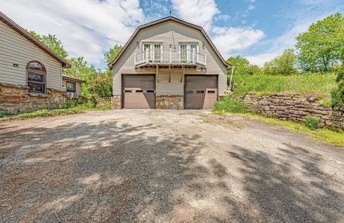 White Cabina | Entire home in Champion PA