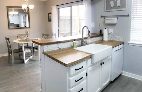 Galveston Casa | Entire home in Galveston with beach views and private garage parking
