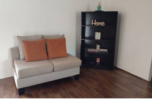 Ladyville Casa | Entire home near airport/pond view/porch!
