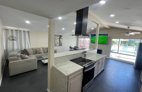 Serra Mesa Casa | Entire home, Pool, Free Parking, WiFi, Family Neighborhood!