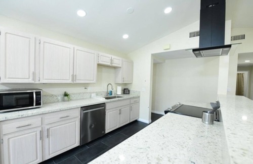 Serra Mesa Casa | Entire home, Pool, Free Parking, WiFi, Family Neighborhood!
