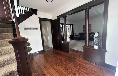 Ottawa Casa | Entire Home: Walk to Downtown Ottawa 4BD 2 BA: Close to Starvedrock