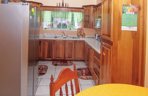 Gordon Town Villa | Entire Homestay In Kingston - by Airport