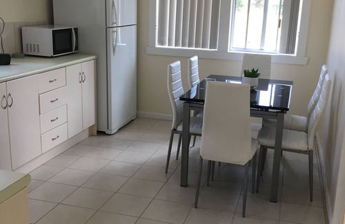 Strahan Casa | Entire House 3 bedrooms, 5 minute walk to town centre and 1 minute to beach