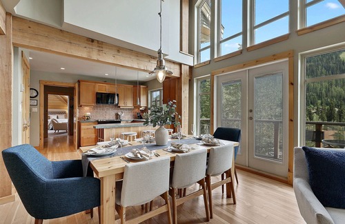 Sunburst Estates Casa | Entire house, Close to ski lifts and ALL amenities, fully equipped
