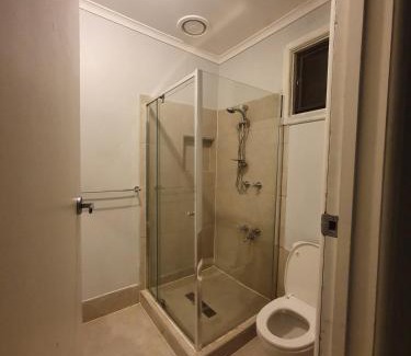Melton Casa | Entire House close to Supermarket gym Restaurants