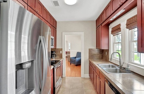 Fairfax Casa | Entire house in Fairfax, walking distance to shops