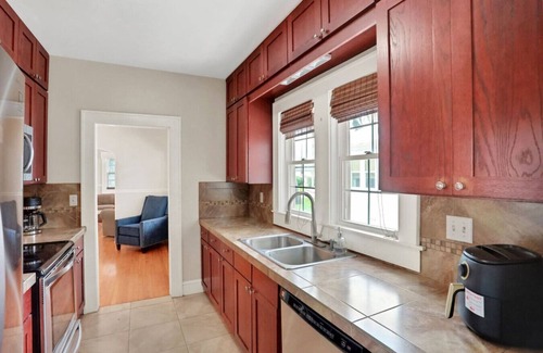 Fairfax Casa | Entire house in Fairfax, walking distance to shops
