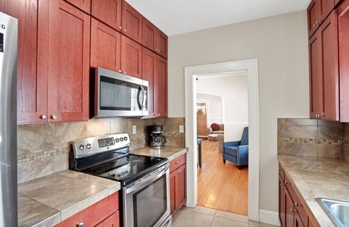 Fairfax Casa | Entire house in Fairfax, walking distance to shops