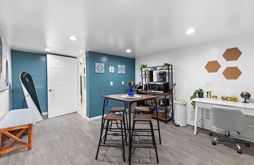Speedway Casa | Entire house in Speedway! Pool~Big Yard~King Beds