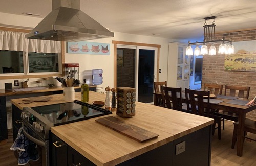 Monmouth Otro | Entire House Luxury Farm Stay w Animals Hot Tub