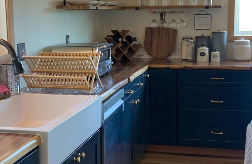 Monmouth Otro | Entire House Luxury Farm Stay w Animals Hot Tub