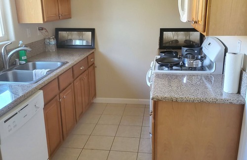 Sacramento Casa | Entire house near Airport/Capitol/ D-town/CaI-Expo