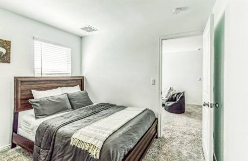 Del Valle Casa | Entire house near airport & COTA
