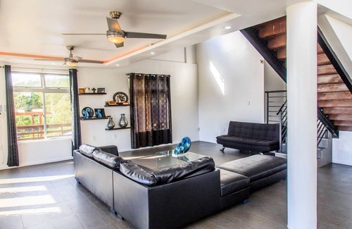 Apia Casa | Casa completa con capacidad para 8 personas con cuatro habitaciones y cuatro baños.