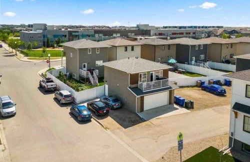 Regina Apartamento | Entire house to yourselves - NO basement sharing