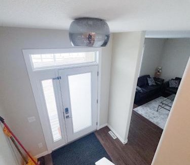 Regina Apartamento | Entire house to yourselves - NO basement sharing