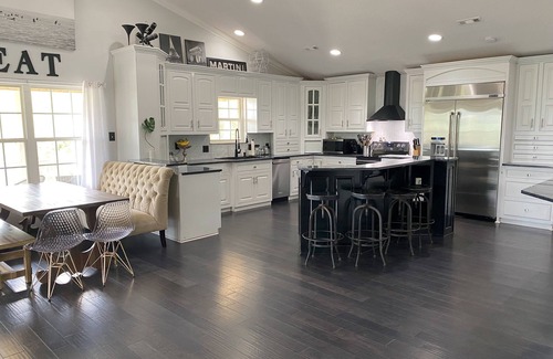 Karns Casa | Entire House - Top Of The World - Theater/Jacuzzi/Arcade