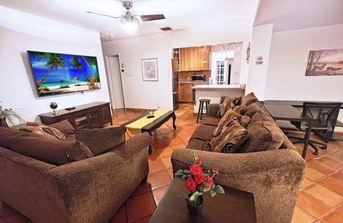 Central Fort Lauderdale Casa | Entire house with backyard in heart of downtown Fort Lauderdale