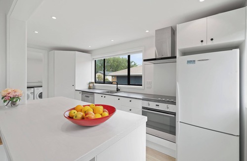 Christchurch Cabaña | Entire House with Deck and Garden Overlooking Park