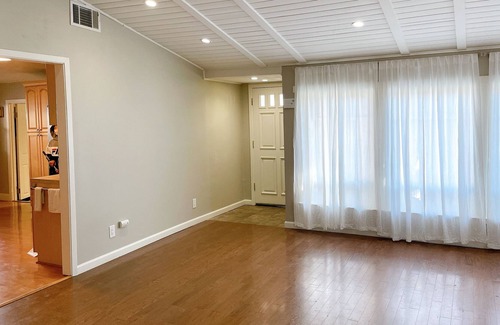 Rex Manor Casa | Entire house with sunroom back yard and front yard