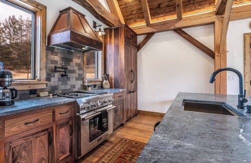 Rockbridge Baths Cabaña | Entire luxurious cottage in Rockbridge Baths, Virginia