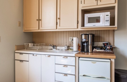 Bishop Casa | Entire Luxury 3 bedroom Victorian Home ready for your Sierra Vacation