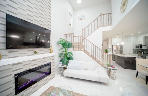 Beaumont Casa | Entire Luxury 4-Bedroom Home with Indoor Fireplace- Near YEG Airport