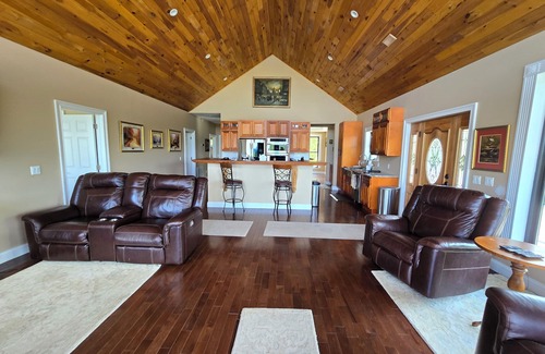 Kegley Casa | Entire Manor