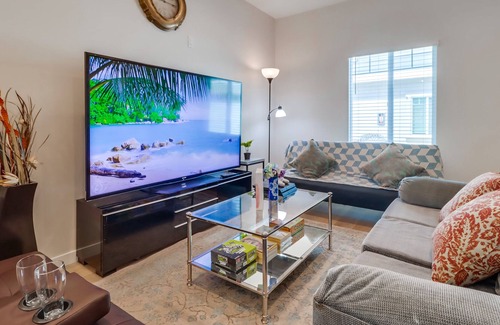 Imperial Beach Casa | Entire Modern 3BR Home w Garage 5-min to the Beach, 15-min to San Diego Downtown