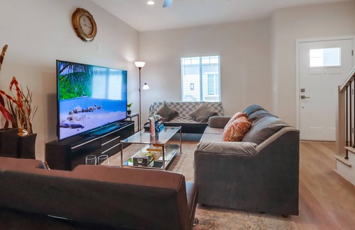 Imperial Beach Casa | Entire Modern 3BR Home w Garage 5-min to the Beach, 15-min to San Diego Downtown