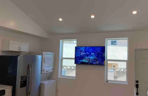 Canoga Park Apartamento | ENTIRE MODERN LUXURY STUDIO PRIVATE FOR UP TWO PEOPLE AT WEST HIILS