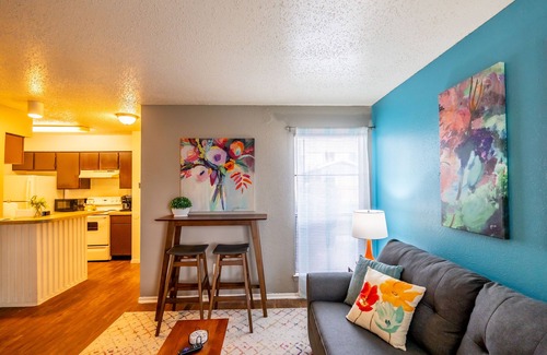 Ederville Apartamento | Entire Place✶King Bed✶Washer Dryer✶WiFi✶4K TV✶2 Cars #509