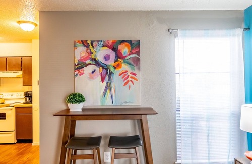 Ederville Apartamento | Entire Place✶King Bed✶Washer Dryer✶WiFi✶4K TV✶2 Cars #509