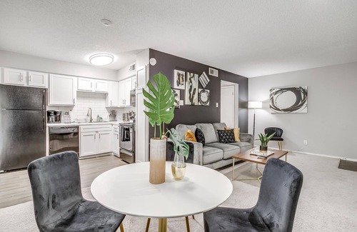 South Arlington Apartamento | Entire Place ✶Washer Dryer✶Wi Fi✶4K TVs ✶Pets Allowed #828