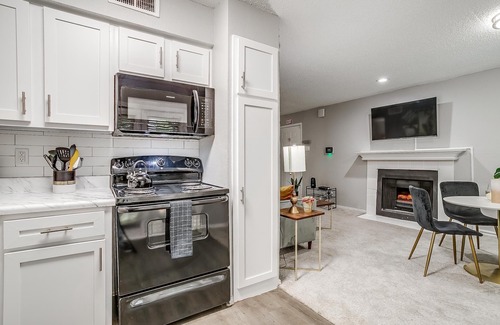 South Arlington Apartamento | Entire Place ✶Washer Dryer✶Wi Fi✶4K TVs ✶Pets Allowed #828