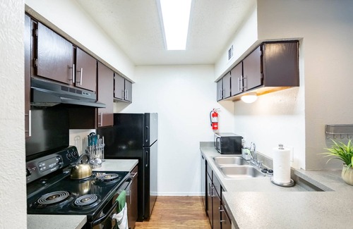 Ederville Apartamento | Entire Place ✶Washer Dryer ✶Wi-Fi ✶4K TVs ✶Parking #1614