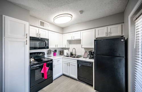 South Arlington Apartamento | Entire Place ✶Wi-Fi✶Washer Dryer✶ 4k TV ✶Pets Allowed #615
