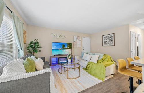 Mira Mesa Casa | Entire Private 2BR-1Bth King Bed, Pool, HotTub, 2 Parkings, Mira Mesa, Available Now