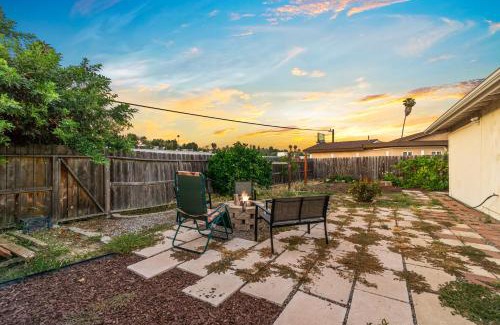 Rolando Casa | Entire Private 3-BR Ranch-Style with Backyard, Crib, King Bed, and Free Parking, Available Now