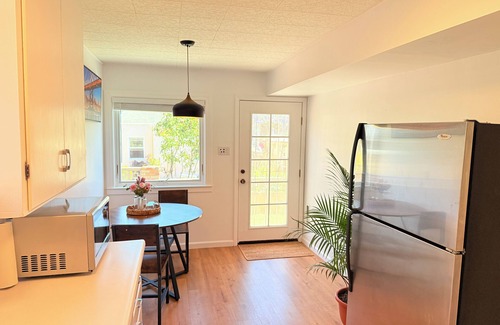 El Cerrito Apartamento | Entire Private Guest Suit/ UC Berkeley / SF