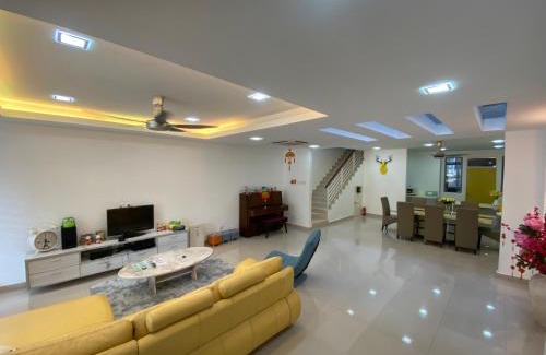 Seri Kembangan Casa | Entire Residential Home Jia Residences Bkt Serdang沙登温暖的家